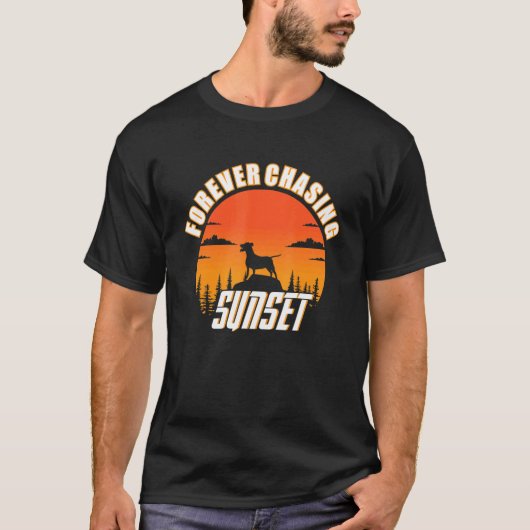 Forever Chasing Sunsets Words on Back Trendy Aesth T-Shirt (Vorderseite)