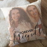 Forever Friends Black Script Overlay 2 Foto Kissen<br><div class="desc">Personalisierte Freunde Foto Kissen mit elegantem Text-Overlay. Die Fotovorlage ist für Sie ein Set, um Ihre eigenen Bilder hinzuzufügen - eines der Vorder- und eines auf der Rückseite. Die Vorderseite hat auch das Text-Overlay, das "ewig Freunde" in handgeschriebenen Skripten und fett formatierten Typografie liest. Dieses Design ist mit einem schwarzen...</div>