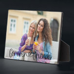 Forever Friends Liebe Herz Typografie Custom Foto Fotoplatte<br><div class="desc">Süßes Foto mit eigenem Foto. Ein wunderschönes Foto mit Texteüberlagerung, die in Handschrift "ewig Freunde" und mit einem niedlichen Liebe-Herz verknüpft ist. Die Fotovorlage ist für Sie Set, um Ihr Foto hinzuzufügen - das Landschaftsformat wird am einfachsten zu bearbeiten sein. Bitte stöbern Sie in meinem Shop für weitere Foto-Geschenke für...</div>