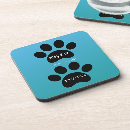 Forever Loved Double Paw Print Design Getränkeuntersetzer (Linke Seite)