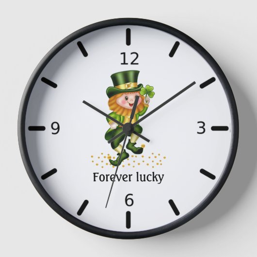 Forever Lucky Green Gnome auf Weiß Uhr (Vorderseite)