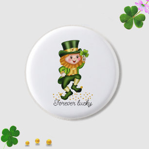 Forever Lucky Green Gnome & Clover auf Weiß Button