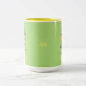 Forever Lucky Green Gnome & Monogram on Lime Green Zweifarbige Tasse (Mittel)