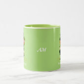 Forever Lucky Green Gnome & Monogram on Lime Green Zweifarbige Tasse (Mittel)