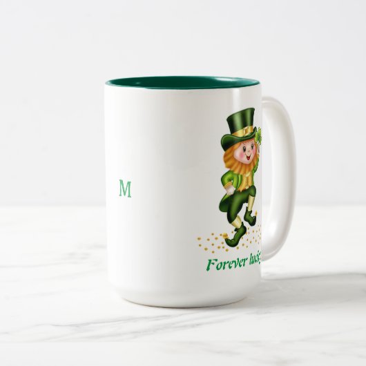 Forever Lucky Green Gnome & Monogram Zweifarbige Tasse (VorderseiteRechts)