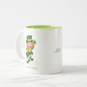 Forever Lucky Green Gnome & Monogram Zweifarbige Tasse (Vorderseite Links)