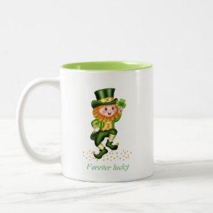 Forever Lucky Green Gnome & Monogram Zweifarbige Tasse