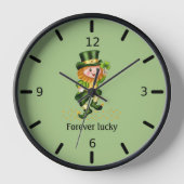 Forever Lucky Green Gnome on Light Green Uhr (Vorderseite)