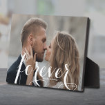 FOREVER Script Easel Back Foto Frameless Fotoplatte<br><div class="desc">Diese hübsche Tischplatte aus Foto ist mit einem eingebauten Sockel versehen,  um Ihr Lieblingssymbol unzerbrechlich darzustellen. Enthält das Wort FOREVER in einem schönen weißen Skript,  Ihre Namen und Hochzeitstag. Erstellen Sie einen Sake Ihres Lieblings-Fotos oder geben Sie als Geschenke.</div>