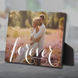 FOREVER Script Easel Back Foto Frameless Fotoplatte<br><div class="desc">Diese hübsche Tischplatte aus Foto ist mit einem eingebauten Sockel versehen,  um Ihr Lieblingssymbol unzerbrechlich darzustellen. Enthält das Wort FOREVER in einem schönen weißen Skript,  Ihre Namen und Hochzeitstag. Erstellen Sie einen Sake Ihres Lieblings-Fotos oder geben Sie als Geschenke.</div>