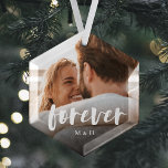 Forever Script Overlay Personalisierte Paare Foto Ornament Aus Glas<br><div class="desc">Erleben Sie Hochzeit,  Verlobung,  Jubiläum,  Flitterwochen oder besondere Momente mit diesem individuellen Ornament,  das sich perfekt für Paare eignet. Fügen Sie ein beliebtes Foto hinzu,  mit "ewig" überlagert in lässigen Schriftzeichen,  und Ihre Initialen darunter.</div>