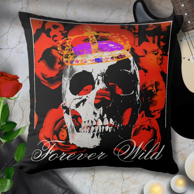 Forever Wild Gothic Skull Rote Rosen Kissen (Von Creator hochgeladen)