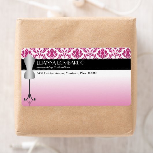 Form des rosa Damaskadeanzugs (Insitu)