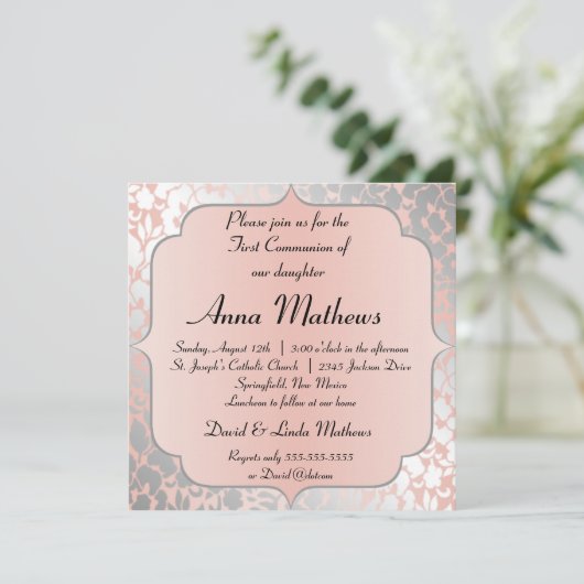 Formal Metallische Pfirsich Floral Erste Kommune Einladung (Stehend Vorderseite)