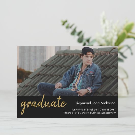 Formal Modern Black Gold Script Foto Abschluss Ankündigung (Stehend Vorderseite)