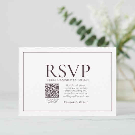 Formal Plum Classic QR Code Wedding RSVP Karte (Stehend Vorderseite)