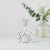 Formal White Paper Cut Mandala Wedding Platzkarte (Stehend Vorderseite)
