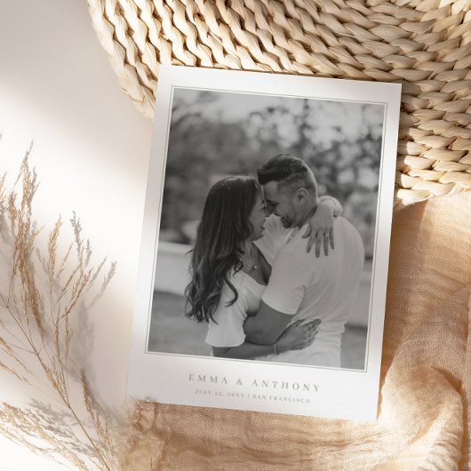 Formale Vintage-Hochzeit in Salbeigrün mit Monogra Save The Date