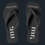 Formales Bräutigame Wedding personalisiert Badesandalen<br><div class="desc">Ein niedlicher Zusatz zu Ihrem Strand oder zu Poolsidehochzeit! Schwarzes drehen Reinfälle mit dem Wort "Herr" um und der Bräutigamname sind personalisiert. Um zu sehen gefallen zusammenpassende Bräute Reinfälle umzudrehen besichtigen meinen Speicher "die Hungarican Prinzessin" bei www.zazzle.com/hungaricanprincess*. Schauen Sie in meiner "umdrehen Reinfall" Abteilungskategorie. Glückwünsche!</div>