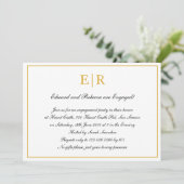Formales Gold Monogram Engagement Einladung (Stehend Vorderseite)