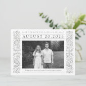 Formelles Scrollen von Blätter Schwarz-Weiß-Foto Save The Date (Stehend Vorderseite)