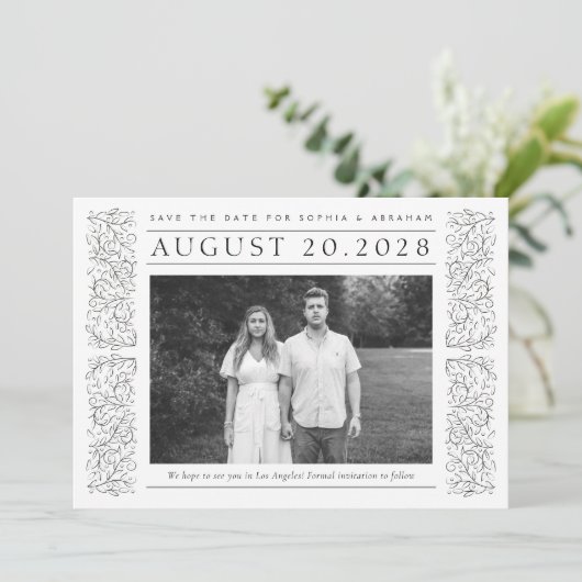 Formelles Scrollen von Blätter Schwarz-Weiß-Foto Save The Date (Stehend Vorderseite)