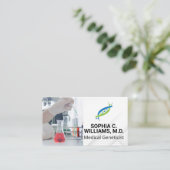 Forscher, die im Labrador arbeiten und Tests durch Visitenkarte (Stehend Vorderseite)