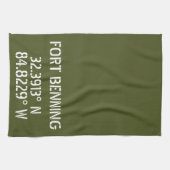 Fort Benning Latitude Longitude Geschirrtuch (Horizontal)