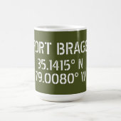 Fort Bragg Latitude Länge Kaffeetasse (Mittel)