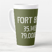 Fort Bragg Latitude Länge Milchtasse (Linke Ecke)