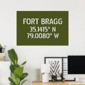 Fort Bragg Latitude Länge Poster (Heimbüro)