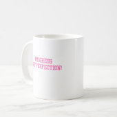 Fortschritt nicht perfekt Rosa Kaffeetasse (Vorderseite Links)
