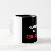 Fortschritt Über Perfektion Kraftdreikampf-Trainin Zweifarbige Tasse (Vorderseite Links)