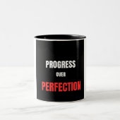 Fortschritt Über Perfektion Kraftdreikampf-Trainin Zweifarbige Tasse (Mittel)
