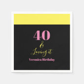 Forty and Loving It 40th Birthday Yellow Black Serviette (Vorderseite)