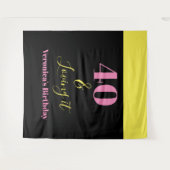 Forty And Loving It 40th Birthday Yellow Black Wandteppich (Vorderseite (Horizontal))