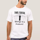 Fossil gehört im Museum T-Shirt (Vorderseite)