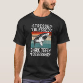 Fossile Jagd Gestresste Selige Hai Zähne Obsess T-Shirt (Vorderseite)