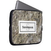 Fossile Kalkstein mit Name und Monogramm Laptopschutzhülle (Vorne Rechts)