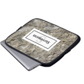 Fossile Kalkstein mit Name und Monogramm Laptopschutzhülle (Vorne Knopf)
