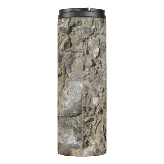 Fossile Kalkstein mit Name und Monogramm Thermosbecher (Rückseite)