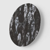 Fossile weiße Fische im schwarzen Hintergrund Große Wanduhr (Winkel)