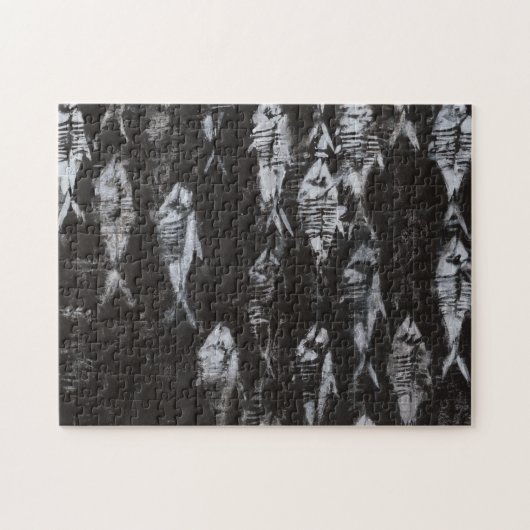 Fossile weiße Fische im schwarzen Hintergrund Puzzle (Horizontal)