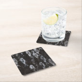 Fossile weiße Fische im schwarzen Hintergrund Rechteckiger Pappuntersetzer (Vor Ort)