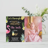 Foto 1. Schwarzer Glitzer Flamingo Ananas Einladung (Stehend Vorderseite)