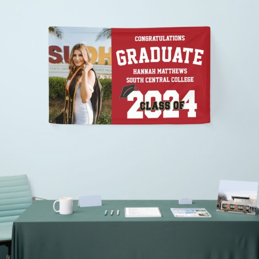 Foto 2024 Roter Abschluss mit Cap Banner (Messeveranstaltung)