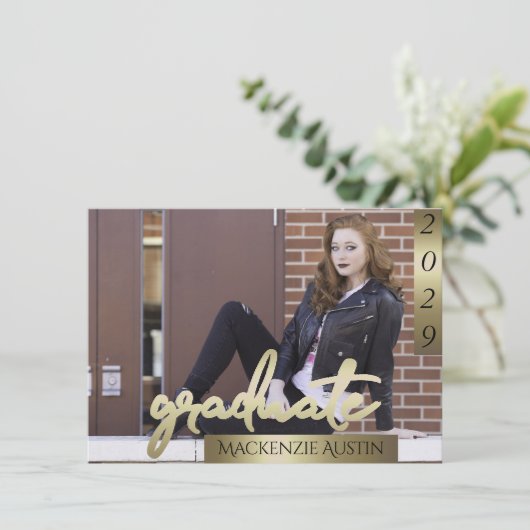 FOTO 2 | Gold Script Elegant Grad Einladung (Stehend Vorderseite)