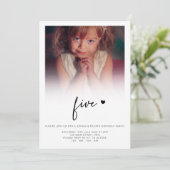 Foto 5. Geburtstag Fünf Herz Niedlich Einladung (Stehend Vorderseite)