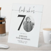 Foto 70. Geburtstag Begrüßungszeichen | Schau mal, Sockelschild (In Situ)