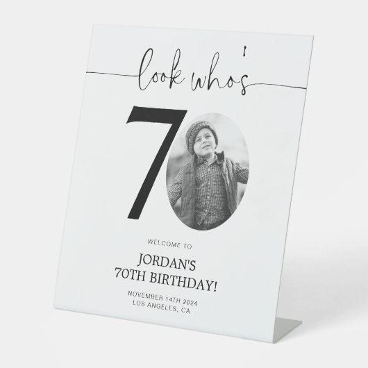 Foto 70. Geburtstag Begrüßungszeichen | Schau mal, Sockelschild (Vorderseite)